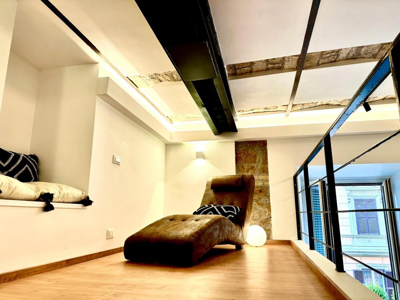 Apartment Buonarroti Art Home. Luxury And History At