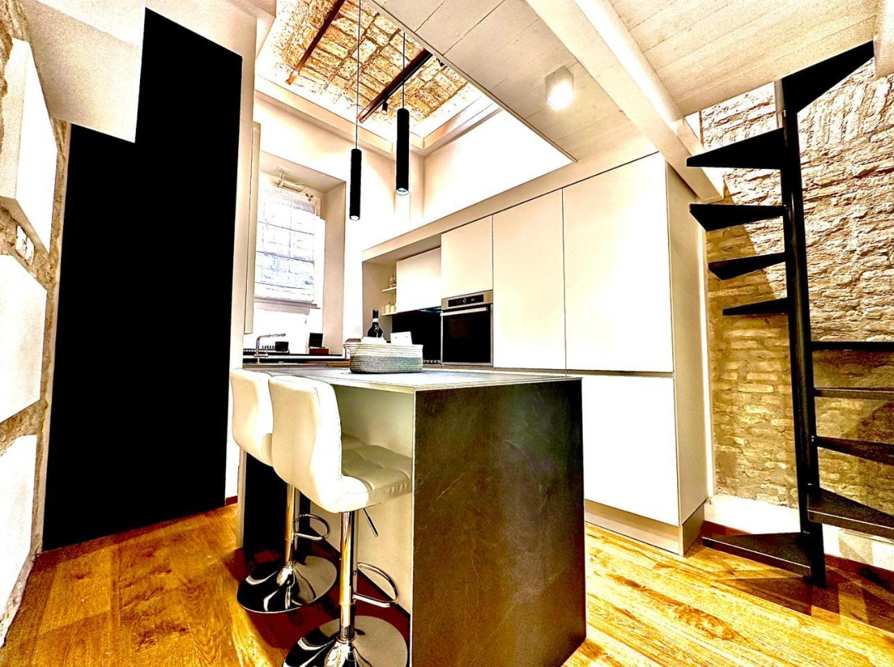 Apartment Buonarroti Art Home. Luxury And History At Rom